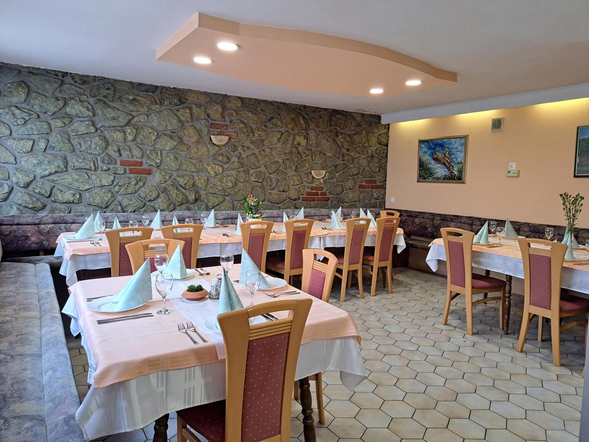 Guesthouse Živko Dobrovce Eksteriør billede