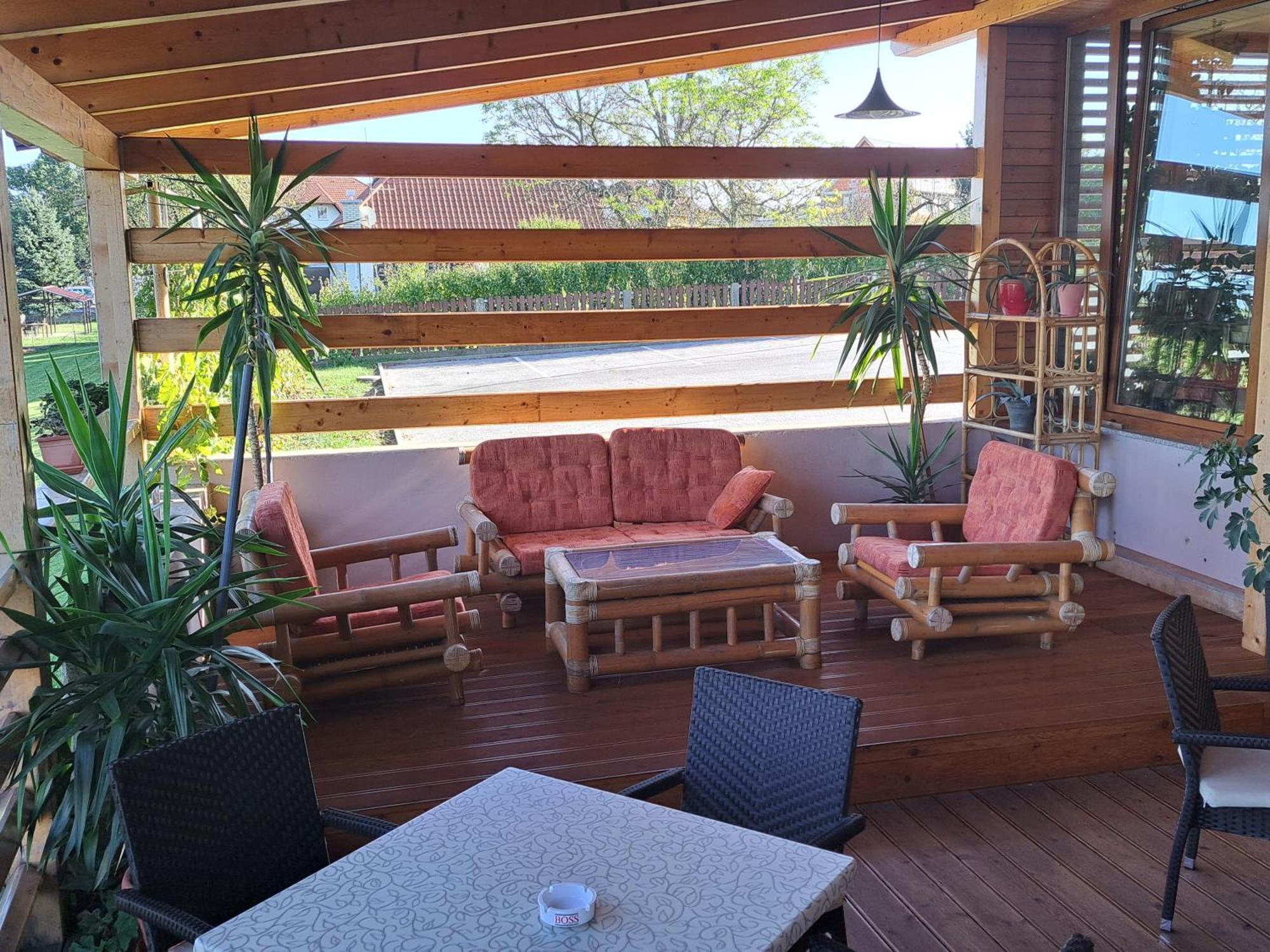 Guesthouse Živko Dobrovce Eksteriør billede