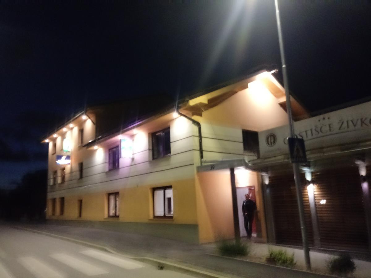 Guesthouse Živko Dobrovce Eksteriør billede